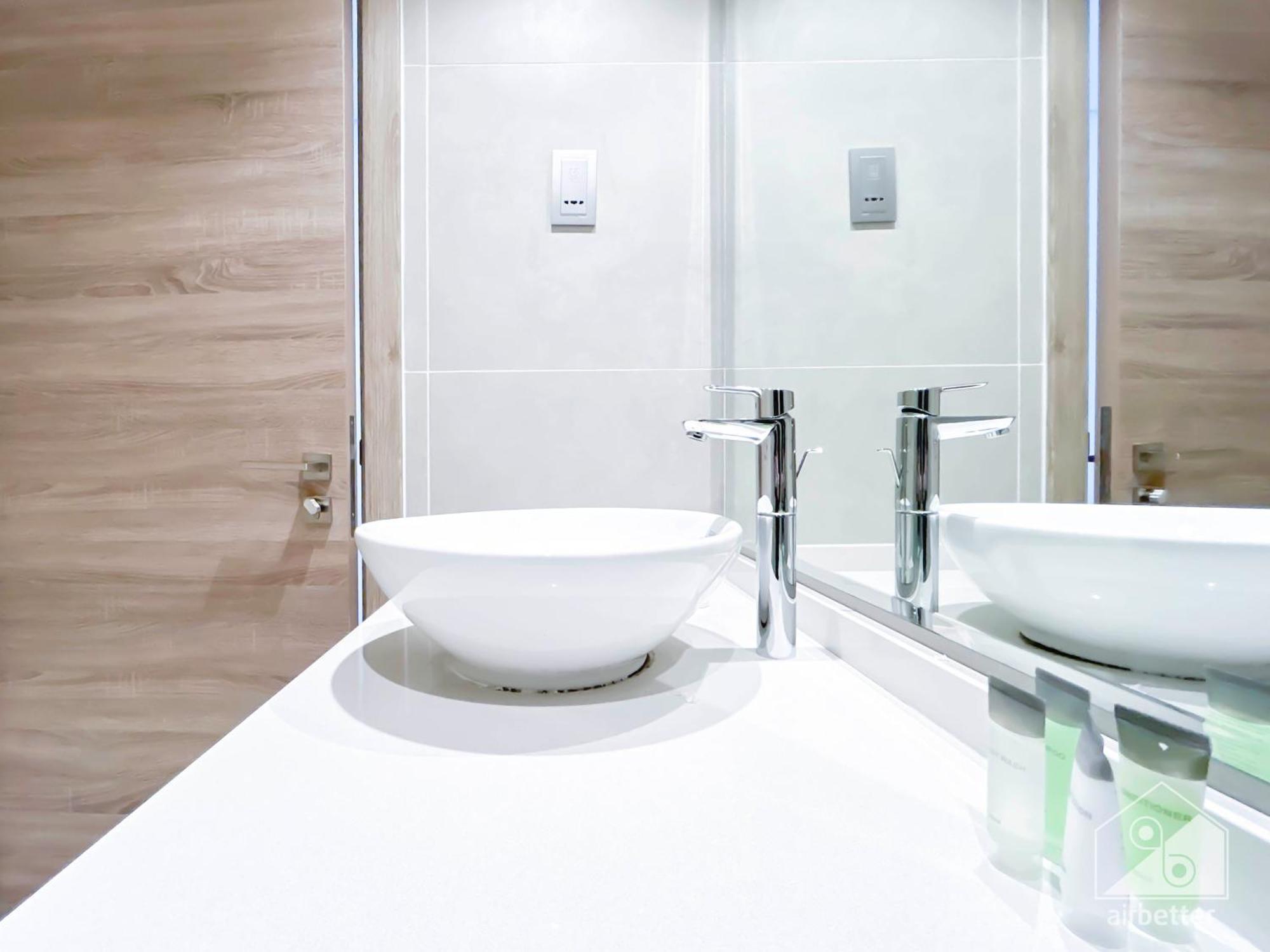 Chic New At One Marina Apartment